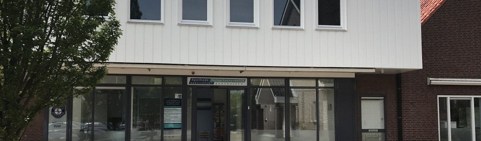 Buitenzijde gebouw groepspraktijk Benthuizen